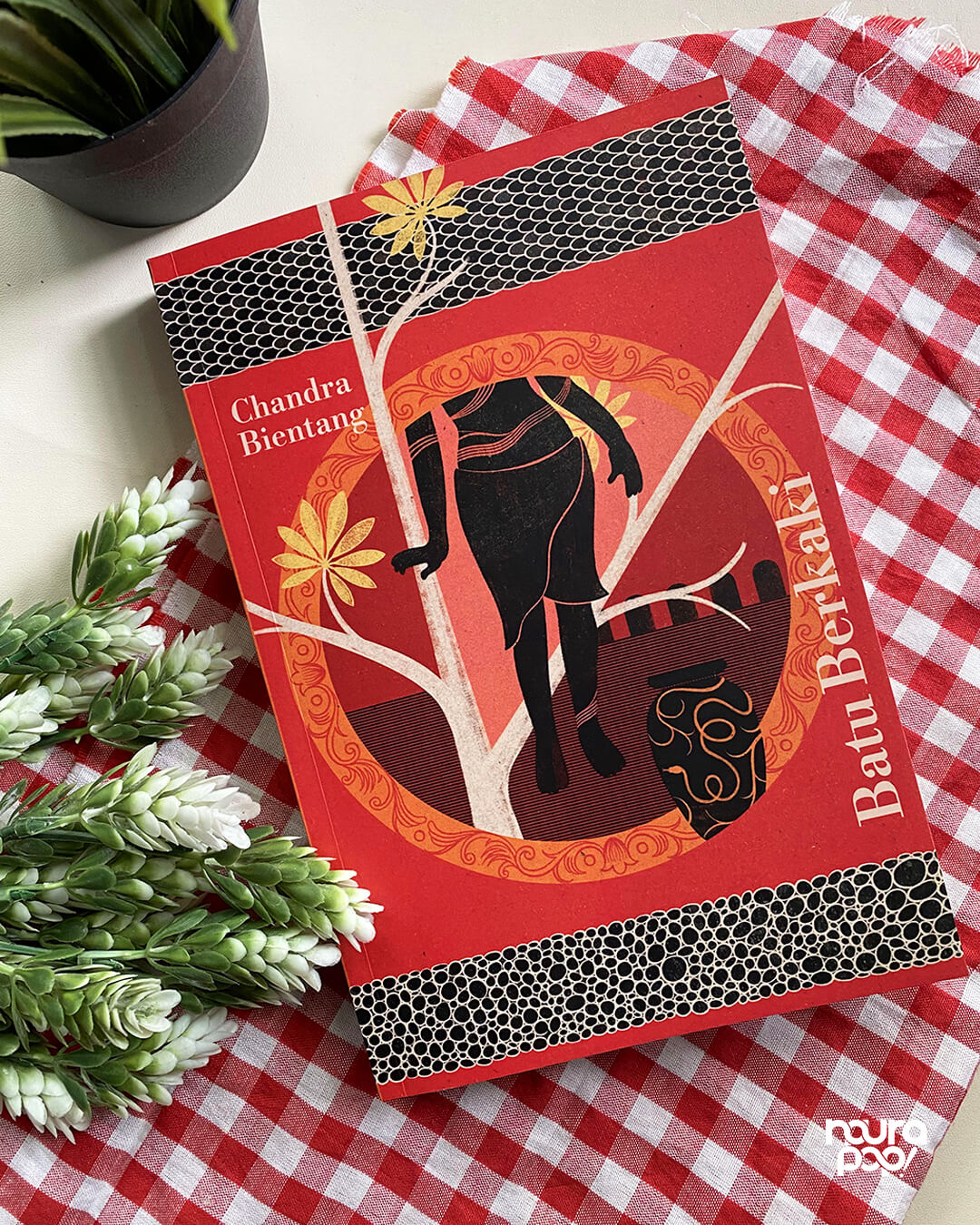 novel Batu Berkaki tentang wabah misterius di desa