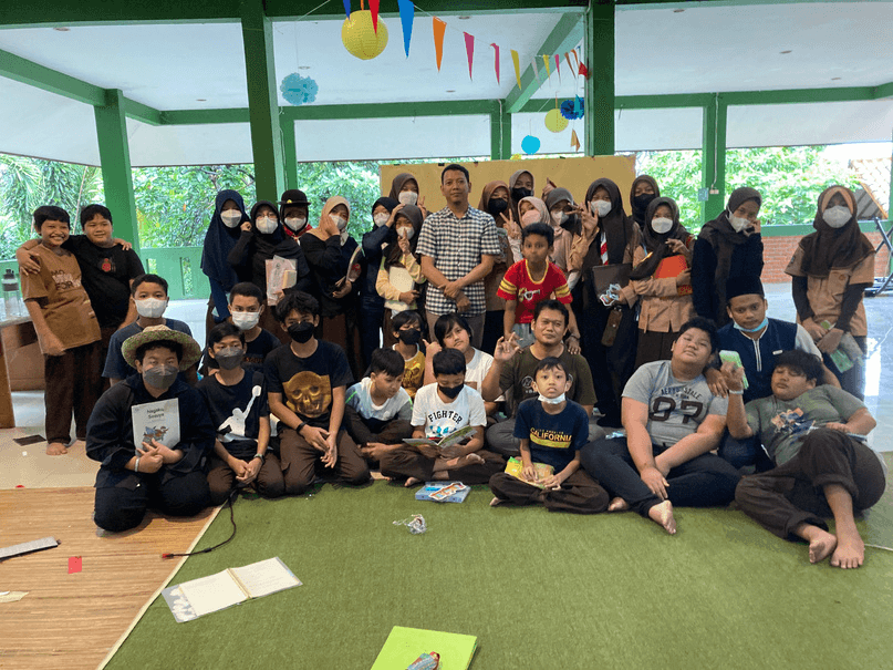 Kegiatan Literasi Kelas Menulis Kreatif