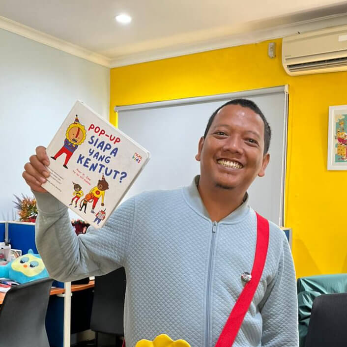 foto noor h dee penulis siapa yang kentut